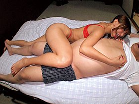 乳首びんびんドスケベ介護士 黒ギャルビッチ舐めビッチミニスカギャルは超ビッチ　サンプル画像08